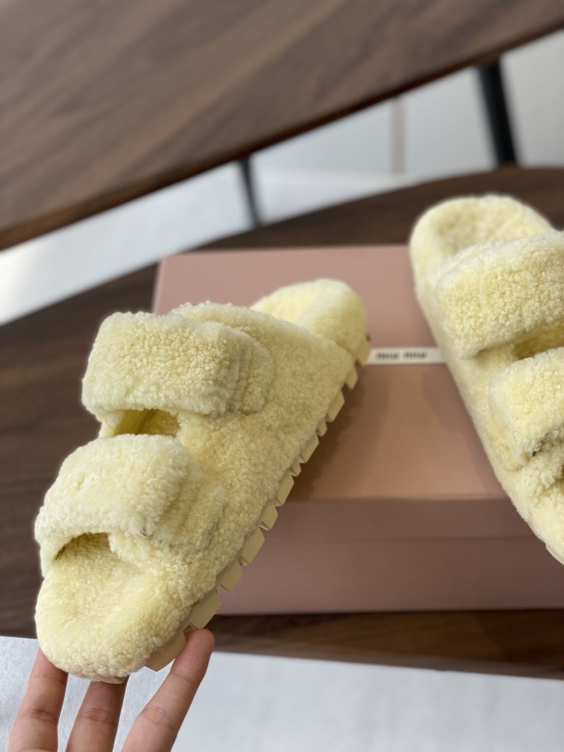 l0vis Vvtt0n slippers